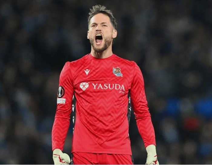 巴萨接触皇家社会门将雷米罗，评估其加盟可行性